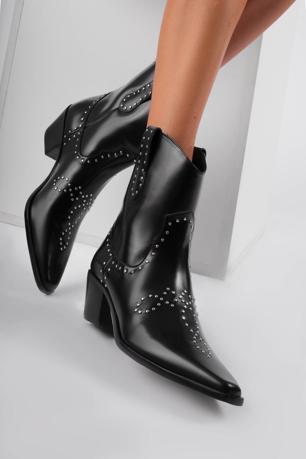 Evelyn Glossy Black Boots