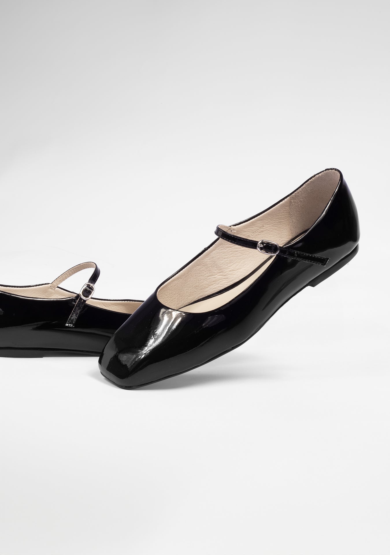 Mavie Shiny Black Ballerinas